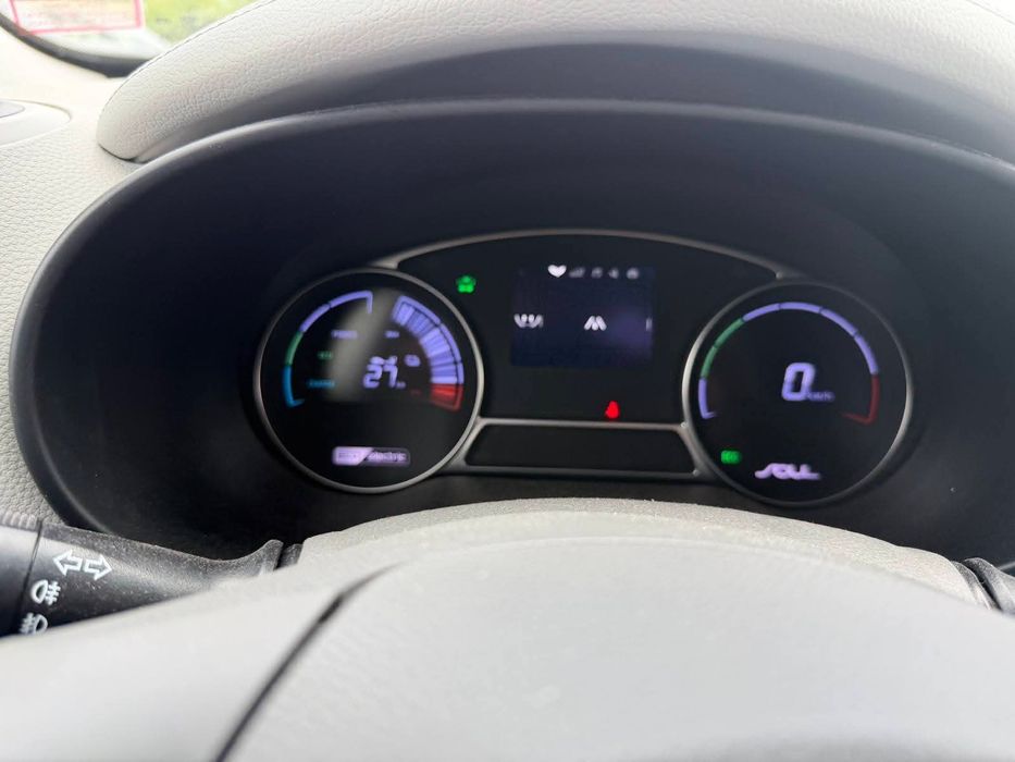 Kia Soul EV 2019 109 конски сили (81.4 kW).