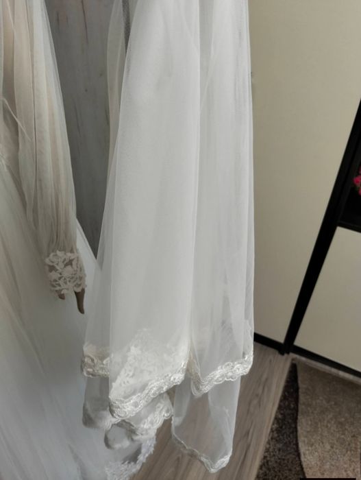 Vând rochie de mireasa plus voal