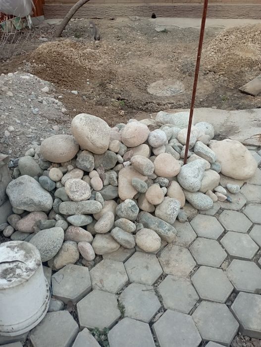 Камни на стройку