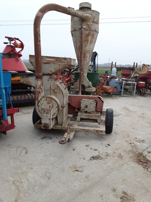 Moara cu ciclon si ciocanele dupa tractor