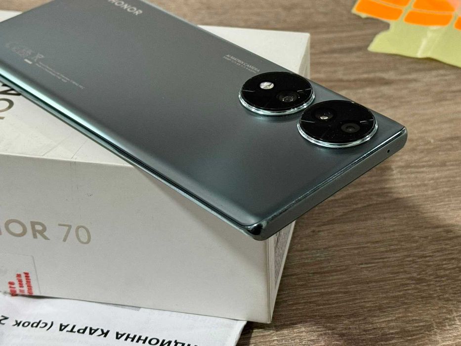 Продавам Honor 70 256gb + Гаранция