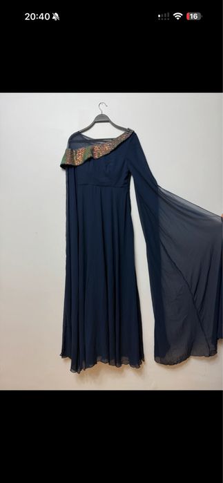 Rochie lungă cu maneci lungi din voal