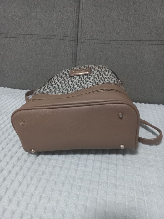 Дамска чанта Lio Jo и дамска раница River Island