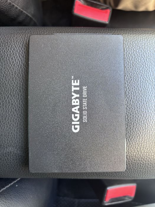 Продам ssd gigabyte 256