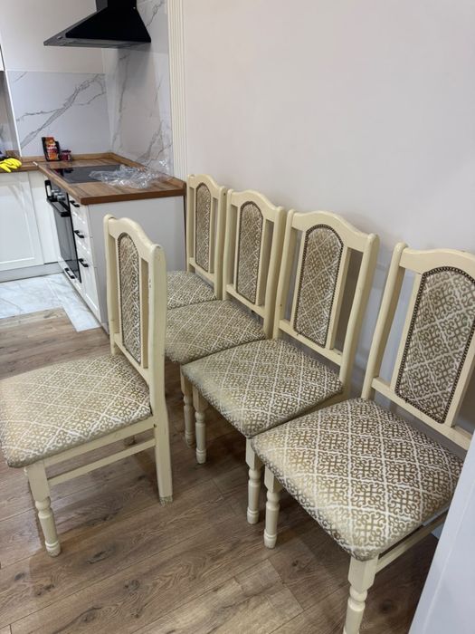 Продаются 5 стульев