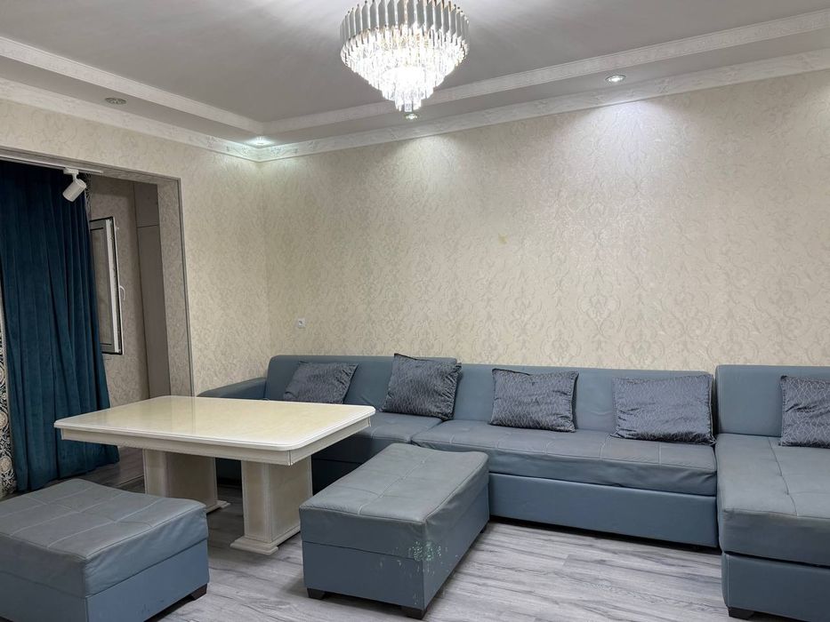 Divan va stol rasmdagi boʻyicha