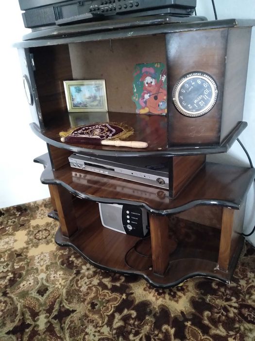 Подставка сатылады. Бахасы 100000. Агашы беккем