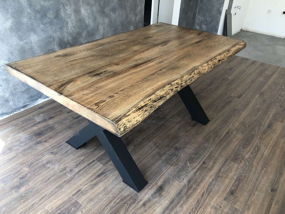 Трапезна маса от дъб състарена с черно