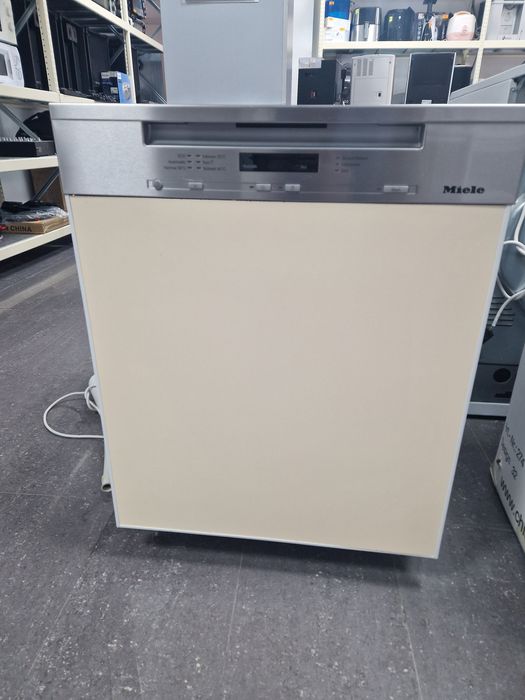 Съдомиялна за полувграждане Miele 13 комплекта  G6200 i