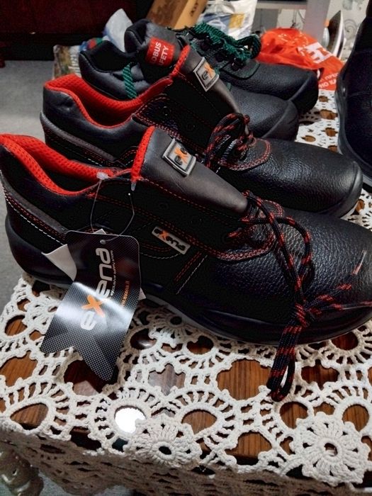 Продавам работни обувки  нови зимни