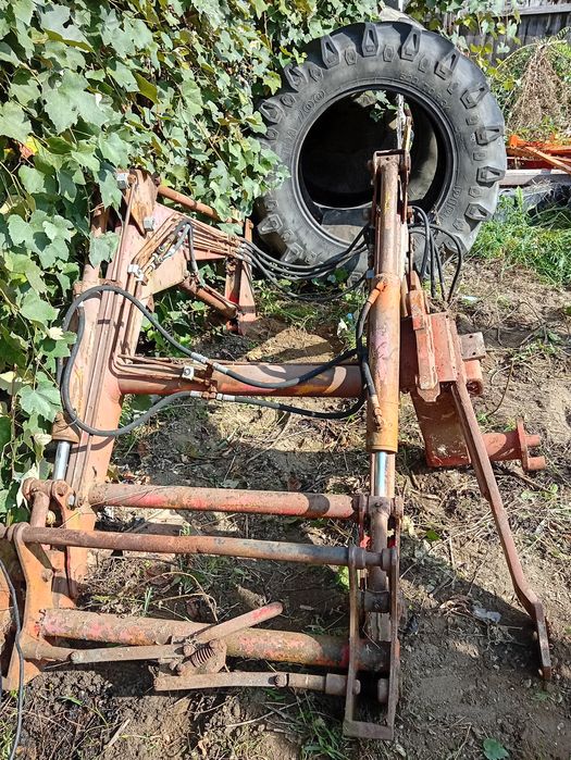 Încărcător frontal și suporți de prindere