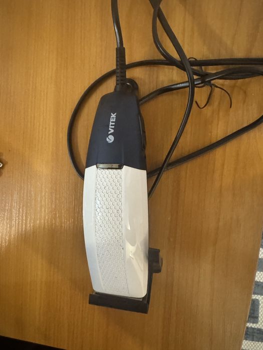 Машинка для стрижки VITEK VT-2516 W (под восстановление / на запчасти)