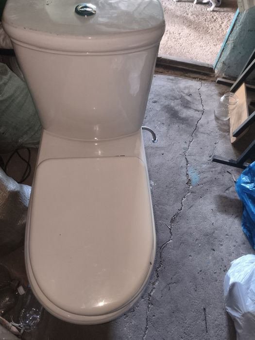 Продам унитаз 2 штуки.