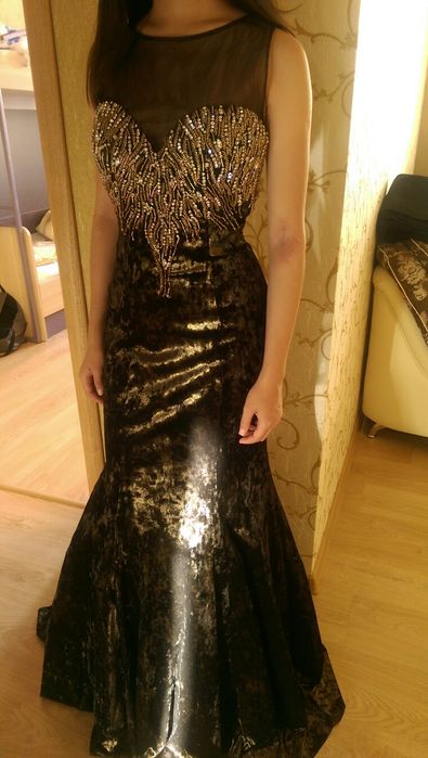 Платье вечернее c вышивкой