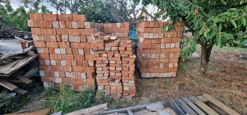 тухли двойка има и единичка около300брдвойката са почти 2000бр