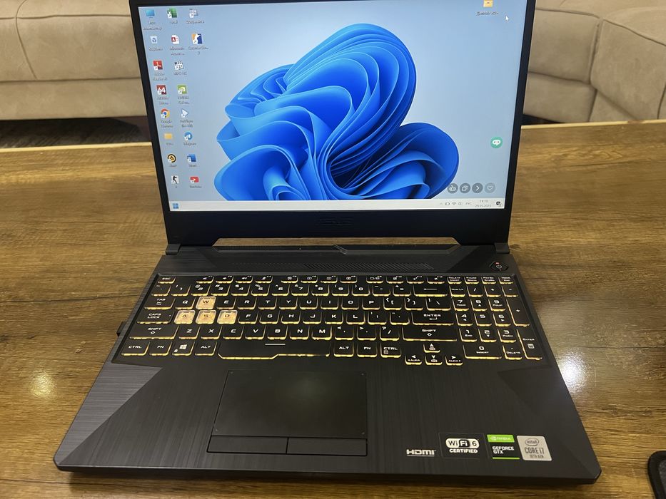 Moshniy igravoy noutbuk