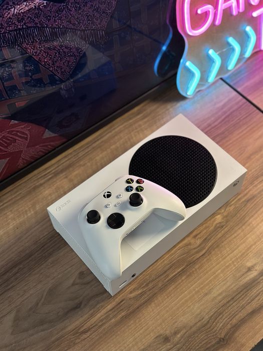 Xbox Series S 512Gb в отличном состоянии
