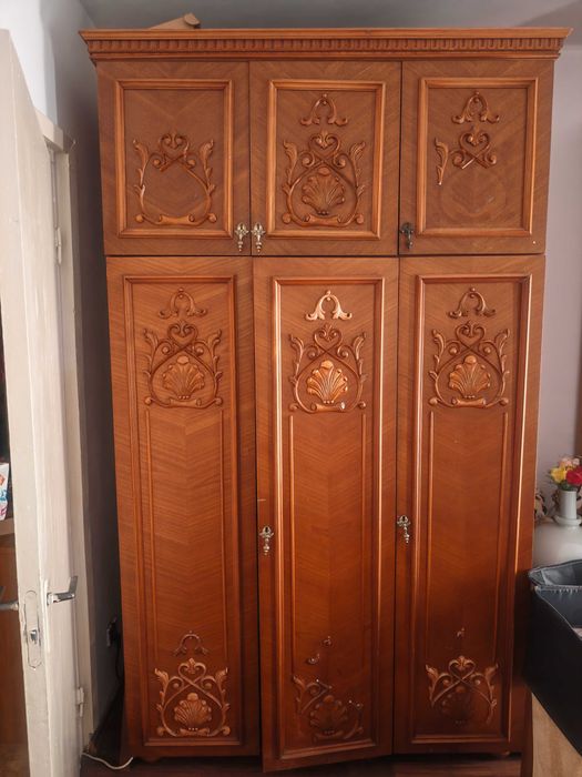 Set mobilier vintage clasic din lemn...necesuta restaurare
