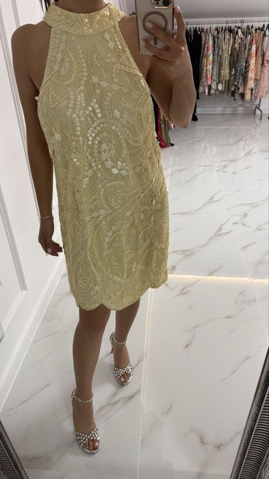 Rochie galbena cu decoratiuni