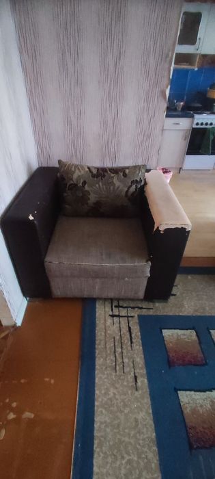 Отдам диван угловой с креслом