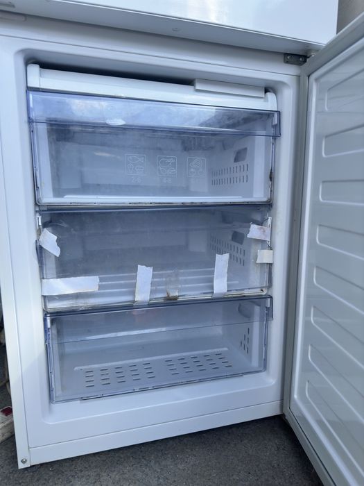 Холодильник Beko RCSK379M21W