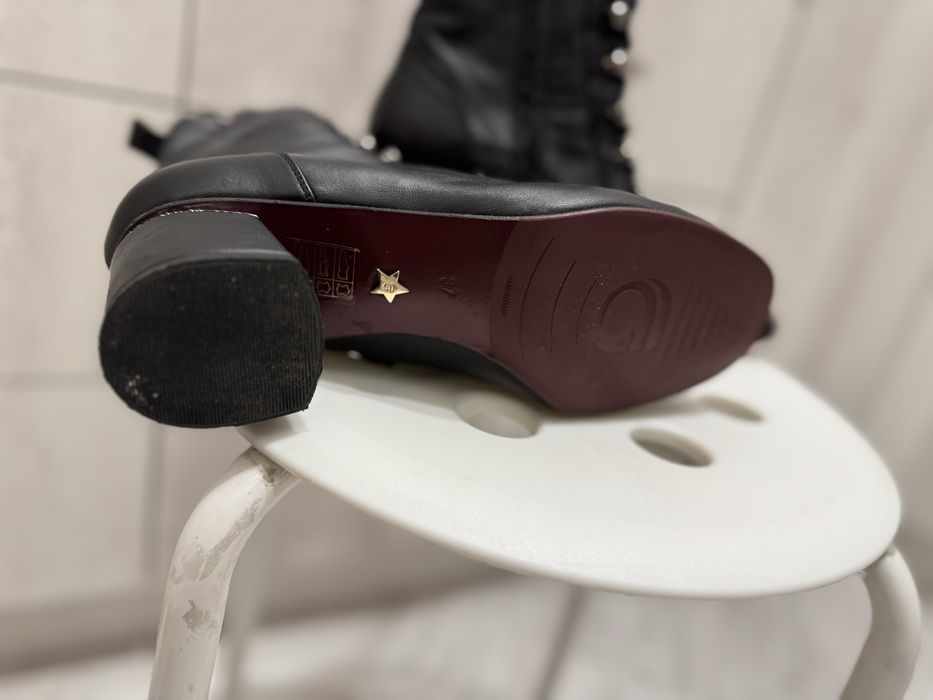 Женские ботинки