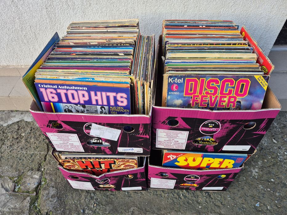 Vând Lot 300lp Discuri Vinil cu muzică usoara mixta straina 

Artiști: