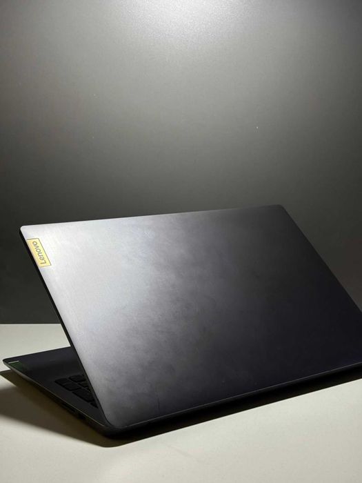 Ноутбук Lenovo Intel Core i3 12-поколение ядер 8 GB 240 GB