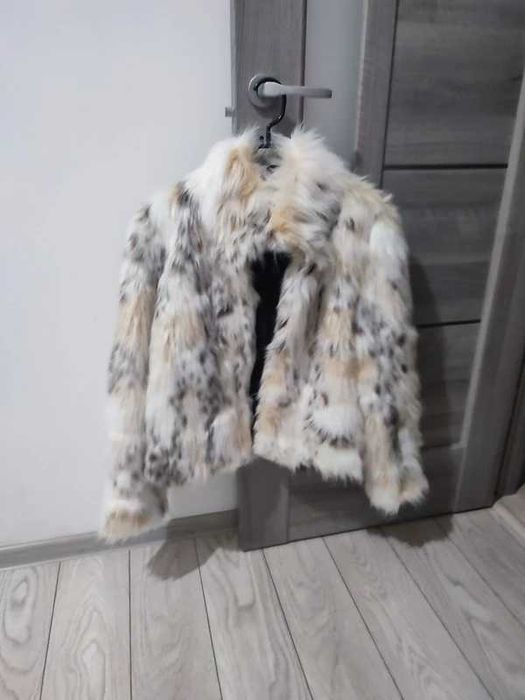 Palton scurt Zara, blana artificiala mărimea S( 40-42 in realitate)