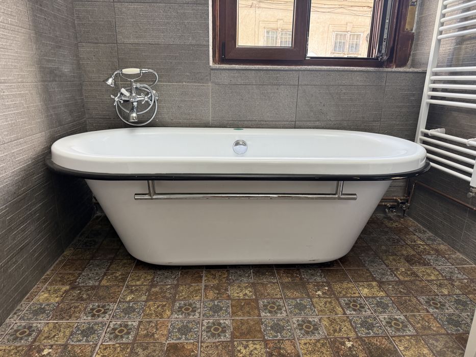 Cada freestanding in stare foarte buna