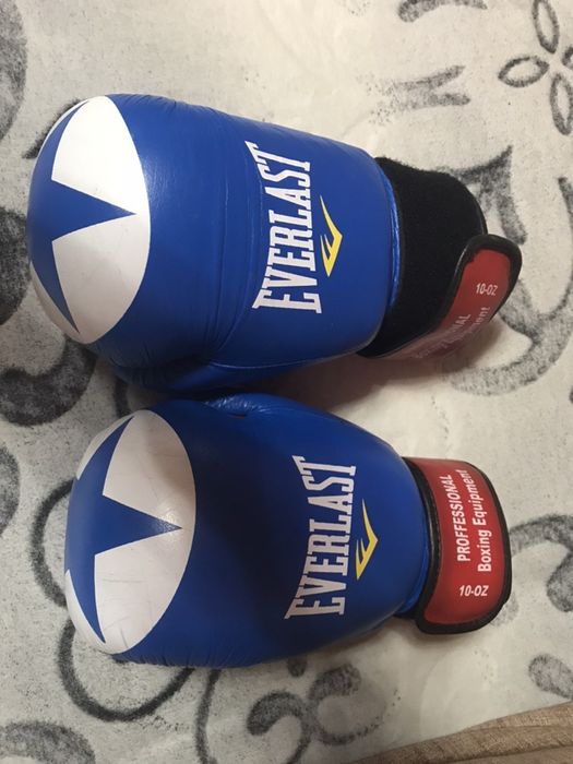 Продам боксерские перчатки