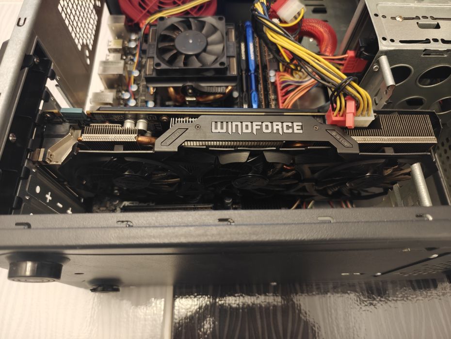 Unitate PC Calculator Delux FX-8300/GTX 960/16GB RAM/SSD 480gb
