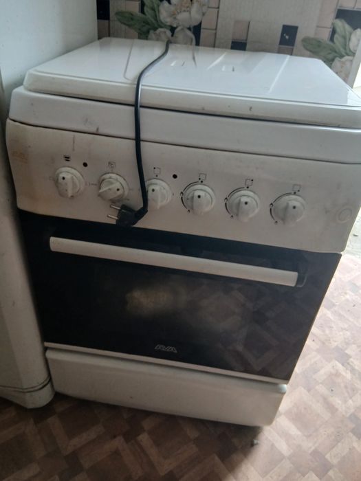 Продам газ плиту