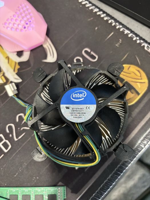 Охлаждане за процесор INTEL