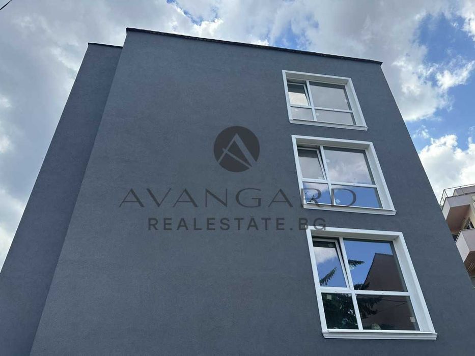 Продава се Тристаен апартамент в Пловдив, Прослав - 185 кв.м за 883 €/кв.м - Снимка #1