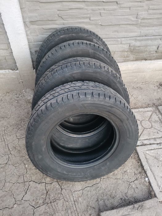 Vand 4 anvelope iarna 225/65/R16 C