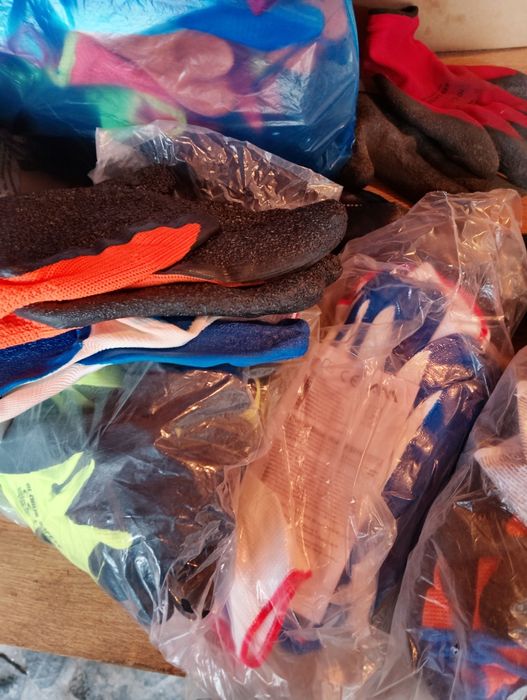 Продавам ръкавици