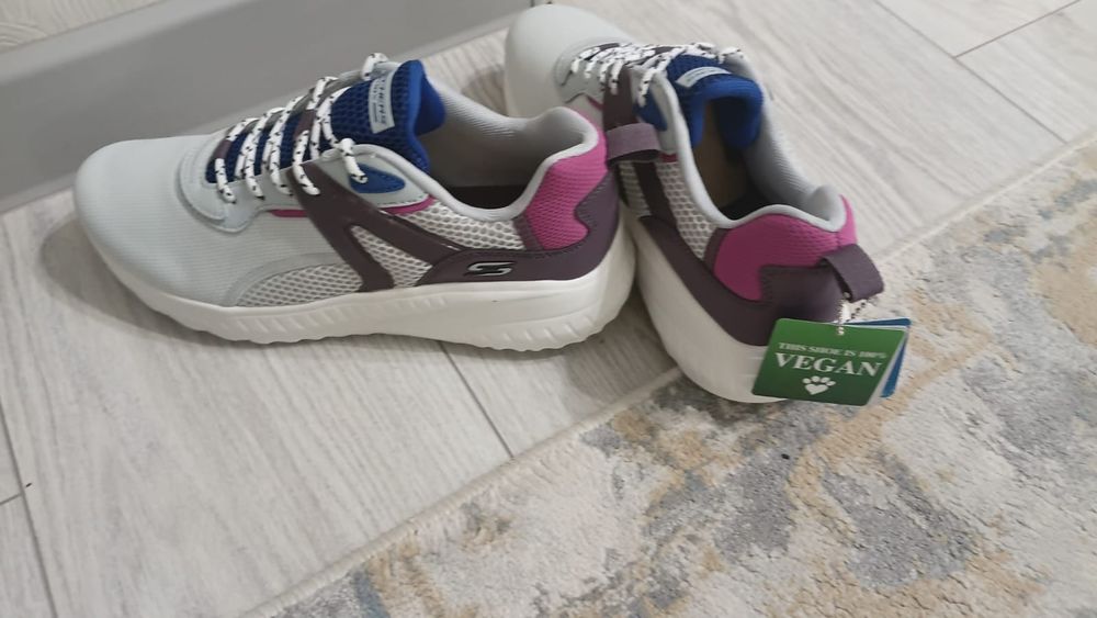 Новые кроссовки Skechers BOBS