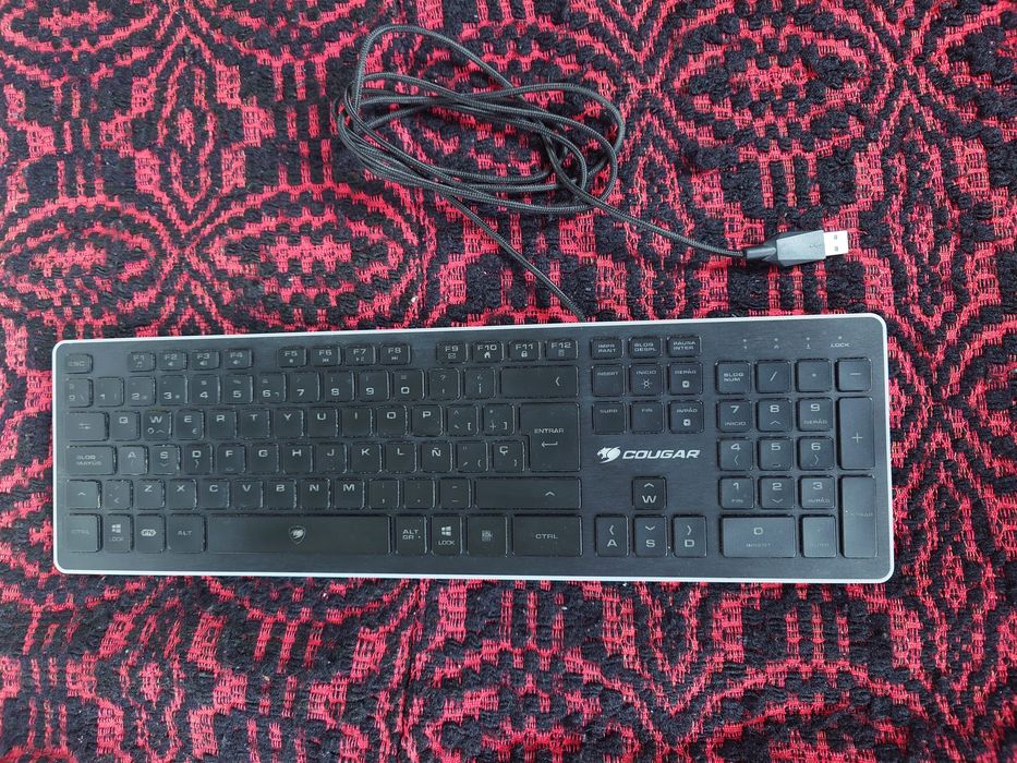Cougar Vantar Silent RGB