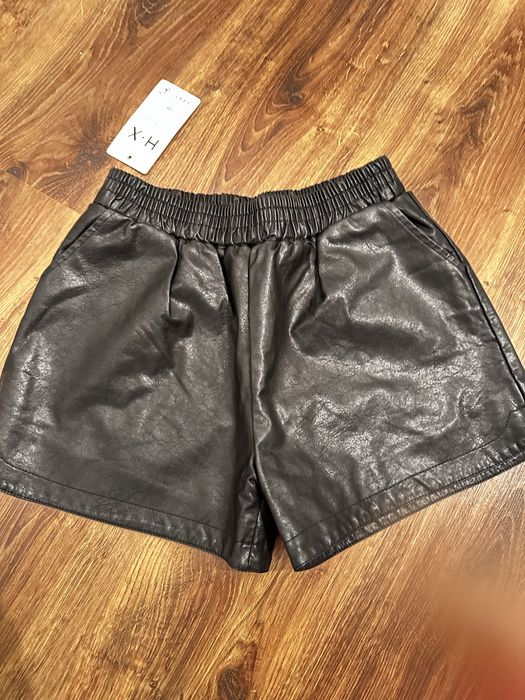 Одежда женская (шорты из эко-кожи, теплые брюки, платье с люриксом