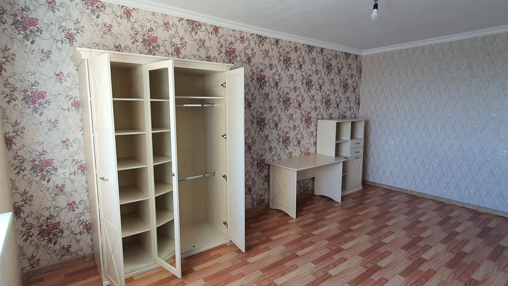 Шкаф, кровать и стол
