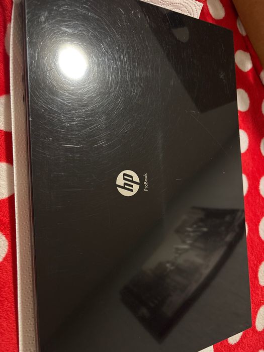 Laptopok eladóak, darabja 300 lej. Mindegyikhez van töltő.