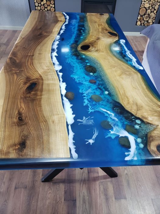 Эпоксидный стол ручной работы б/у.Размеры 2000см на 1000см.Ножки стиль