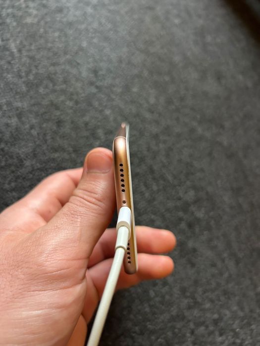 Vand Iphone 8 impecabil