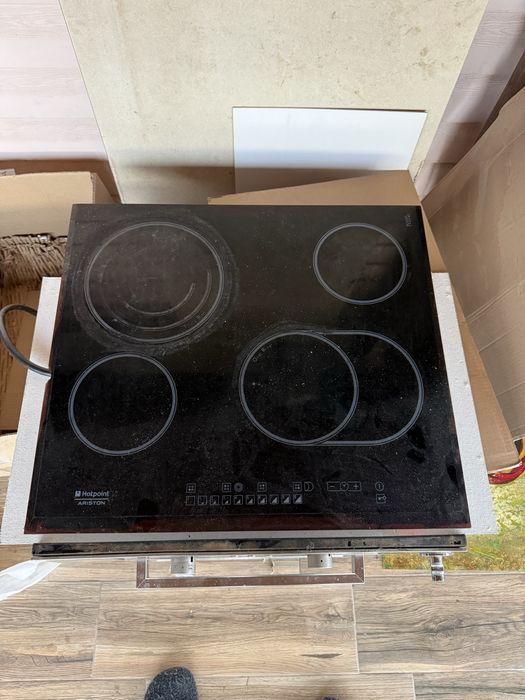 Фурна за вграждане и котлони Hotpoint Ariston