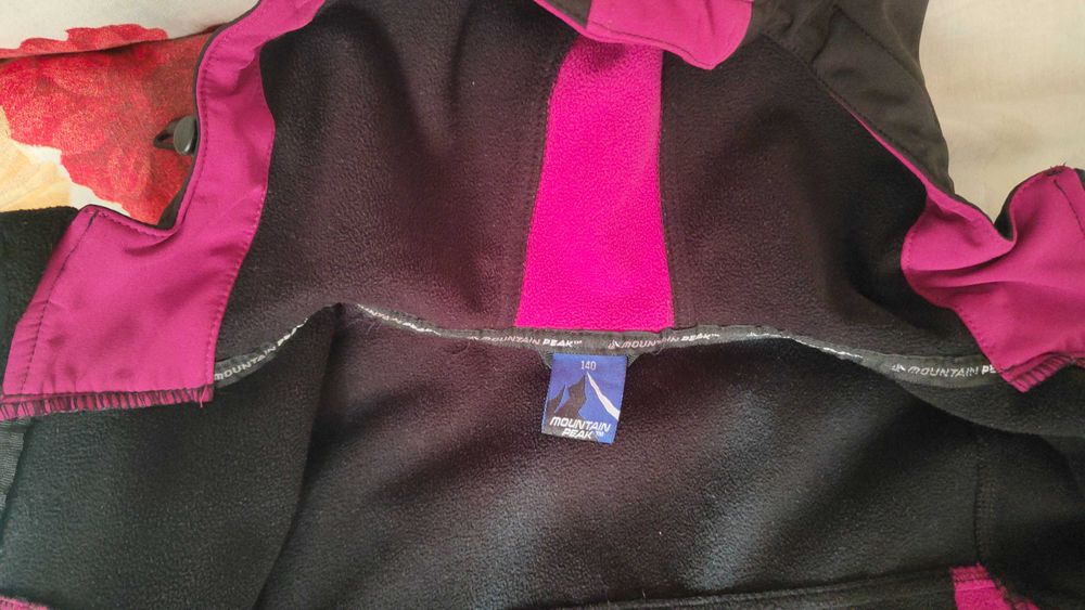 Яке софтшел р.140 черно за момиче.