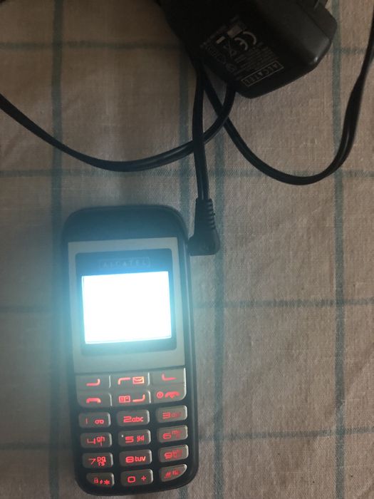 Телефон Алкател джобен формат