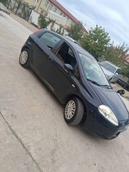 Vând uși de Fiat Panda partea dreaptă 2010
