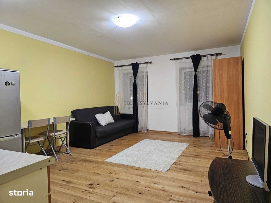 Garsoniera spatioasa la etaj intermediar, bloc cu Lift, Zona Broscarie