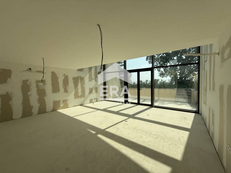 Уникален тристаен апартамент на две нива за продажба, тип "ГРАДСКА КЪЩ